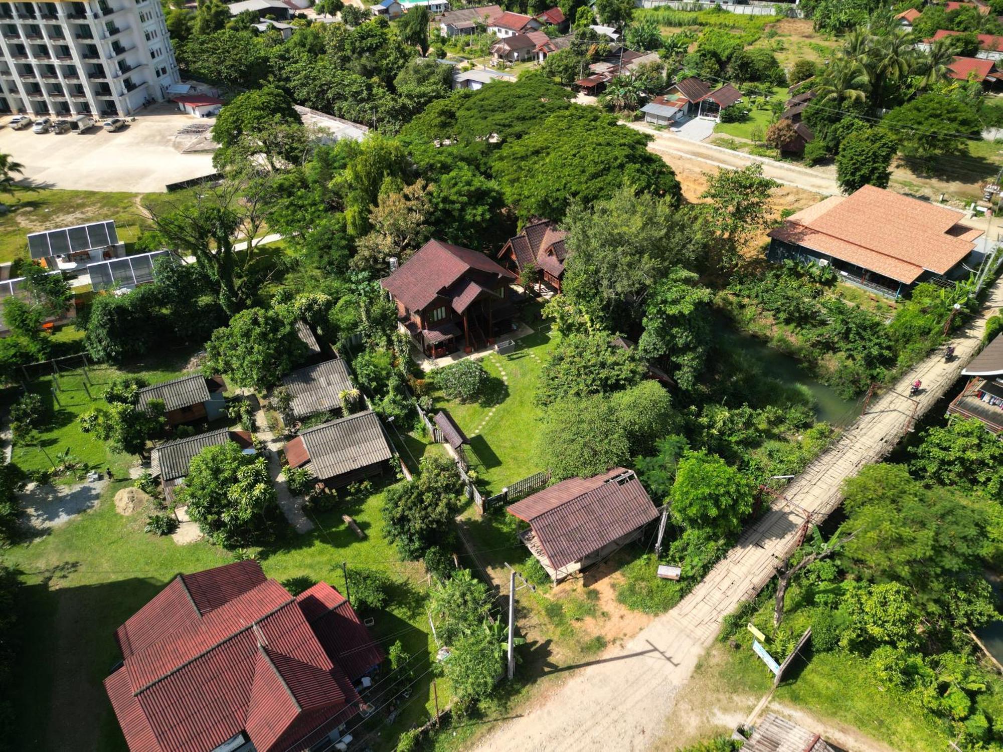Namsong Bridge Bungalows วังเวียง ภายนอก รูปภาพ
